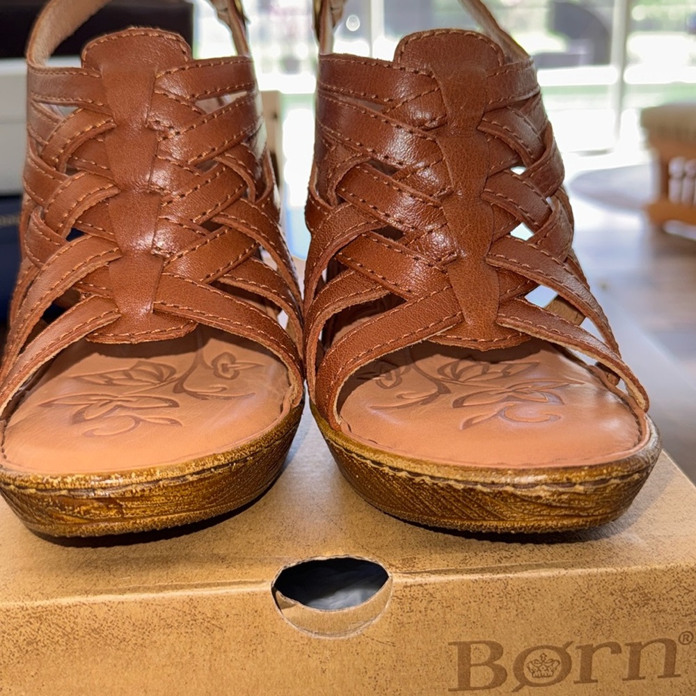 BORN Leather platform-adjustable slingback buckle strap Tan size 8 M/W New - Picture 6 of 10